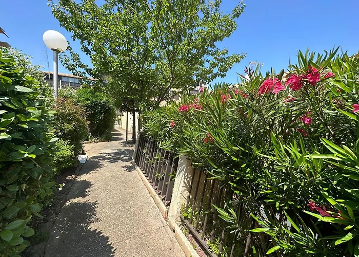 Village Naturiste - Port-vénus - Les Pieds Dans L'eau * Agde